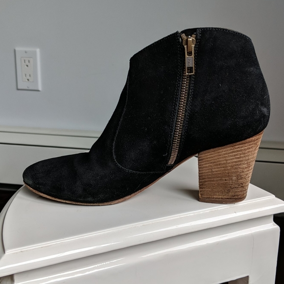 Club Monaco black suede side 9 zipper ankle Size 9 - Picture 4 of 16